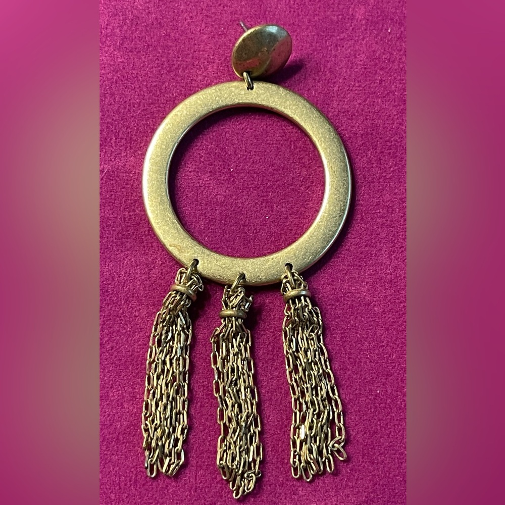 Chicos Gold Design & Chain Tassel Pendant Necklace & Earring Set. A unique look - Picture 4 of 4